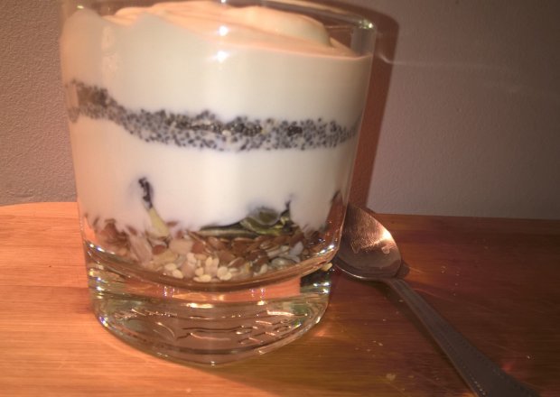 Fotografia przedstawiająca Wieloziarnisty jogurt