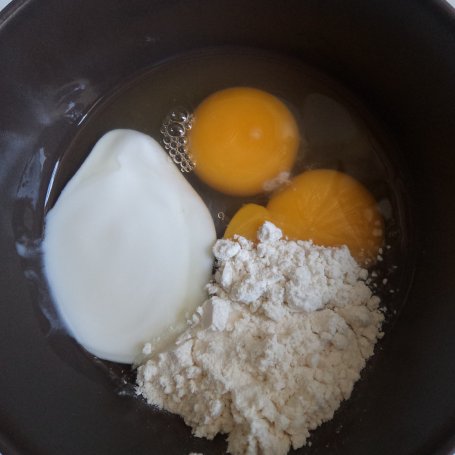 Krok 1 - Wieloziarnisty omlet z zółtym serem i kiełkami rzodkiewki :) foto