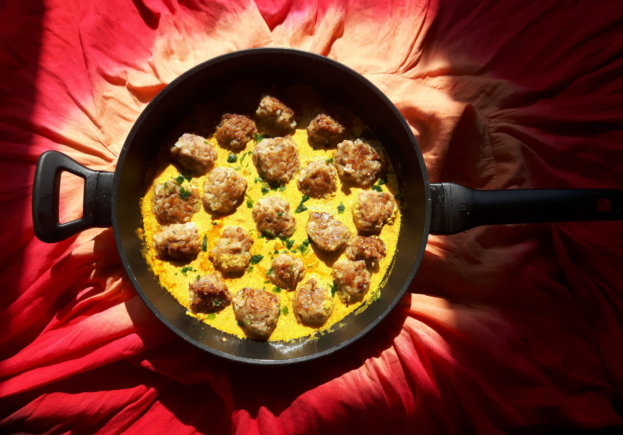 Wieprzowe klopsiki w sosie curry foto