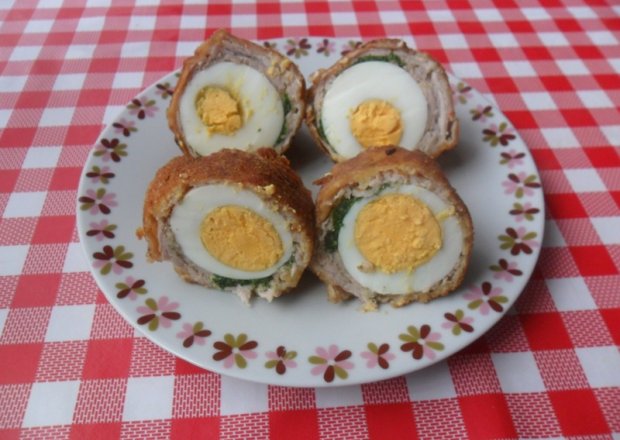 Fotografia przedstawiająca Wieprzowe roladki z jajkiem