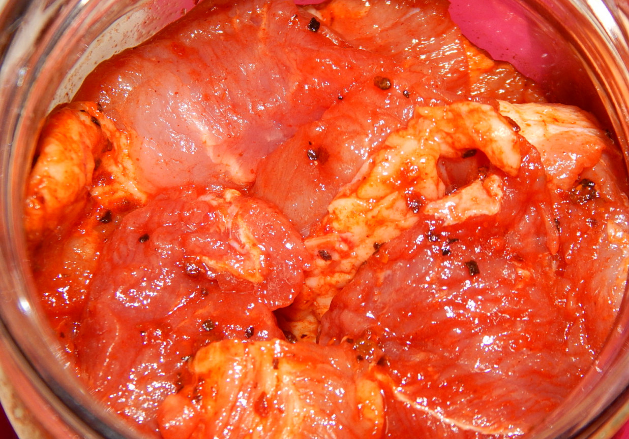 Wieprzowina konserwowa pomidorowo-paprykowa foto