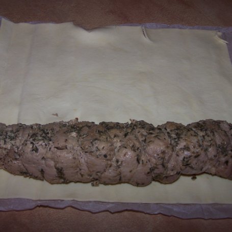 Krok 6 - Wieprzowina w otulinie francuskiej, czyli polędwica z dodatkami w cieście :) foto