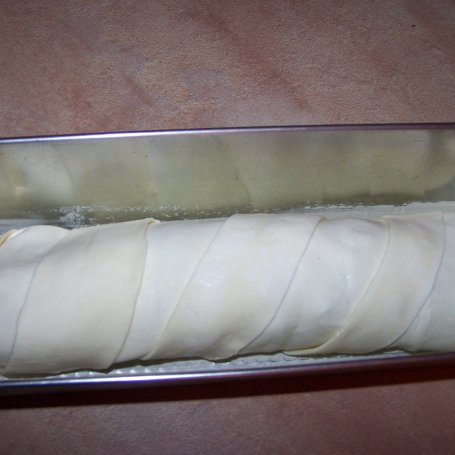 Krok 7 - Wieprzowina w otulinie francuskiej, czyli polędwica z dodatkami w cieście :) foto