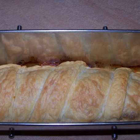 Krok 8 - Wieprzowina w otulinie francuskiej, czyli polędwica z dodatkami w cieście :) foto