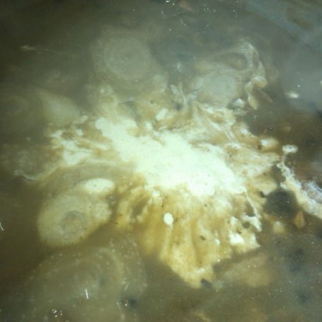 Krok 4 - Wieprzowina w sosie pieczarkowo śmietanowym podana z ziemniakami foto