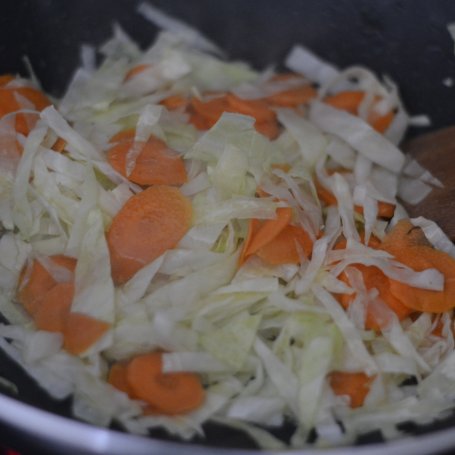 Krok 1 - WIEPRZOWINA Z KAPUSTĄ AL'A BIGOS PO AZJATYCKU Z KASZĄ JAGLANĄ foto