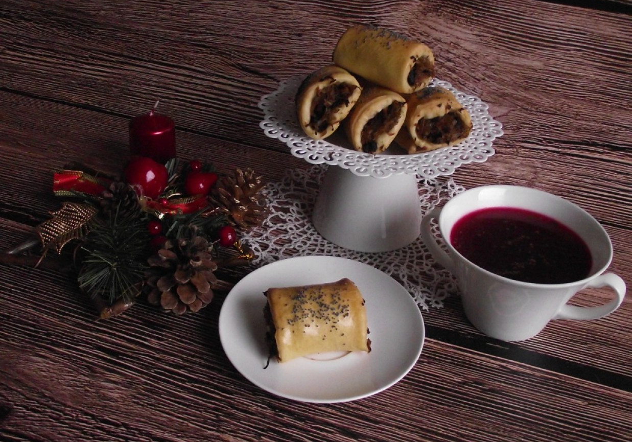 Wigilijne paszteciki z kapustą i grzybami foto