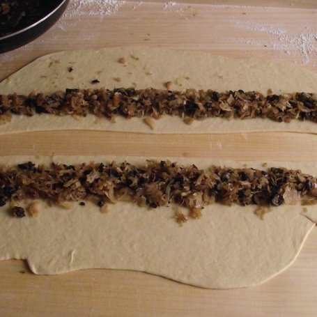 Krok 6 - Wigilijne paszteciki z kapustą i grzybami foto