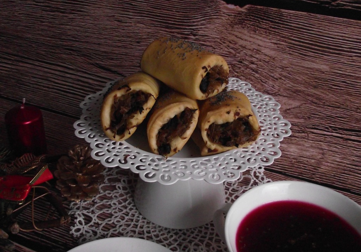 Wigilijne paszteciki z kapustą i grzybami foto