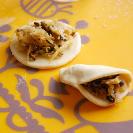 Krok 5 - Wigilijne pierogi z kapustą i grzybami foto
