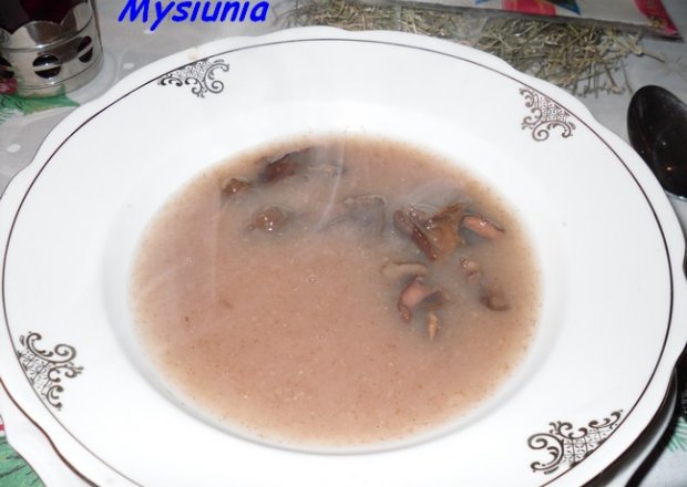 Fotografia przedstawiająca Wigilijny żurek z grzybami
