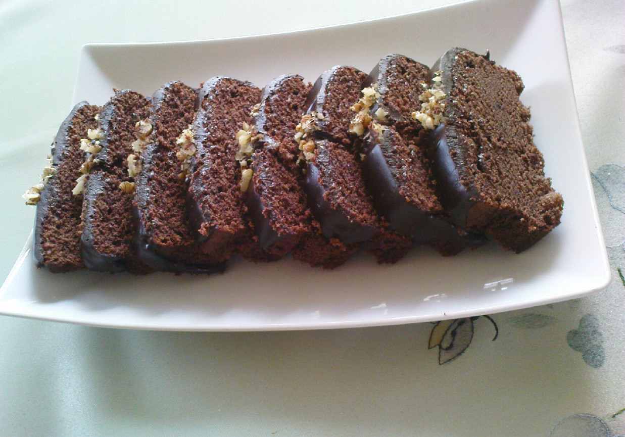 Wilgotne ciasto z polewą czekoladową foto