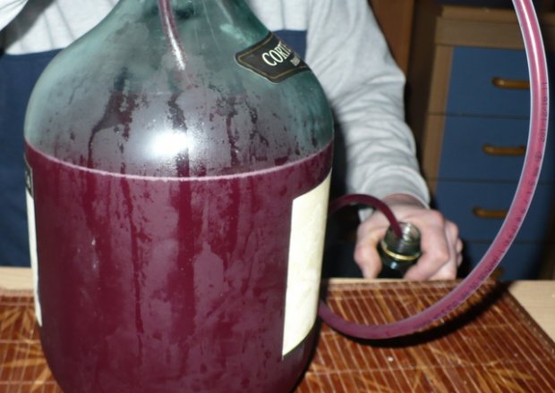 Fotografia przedstawiająca Wino aroniowe