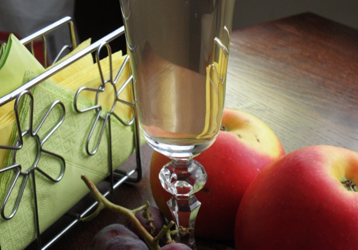 Wino gronowe działkowiczki. foto