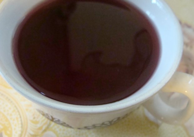 Fotografia przedstawiająca wino z herbatą