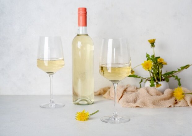 Fotografia przedstawiająca Wino z mniszka lekarskiego