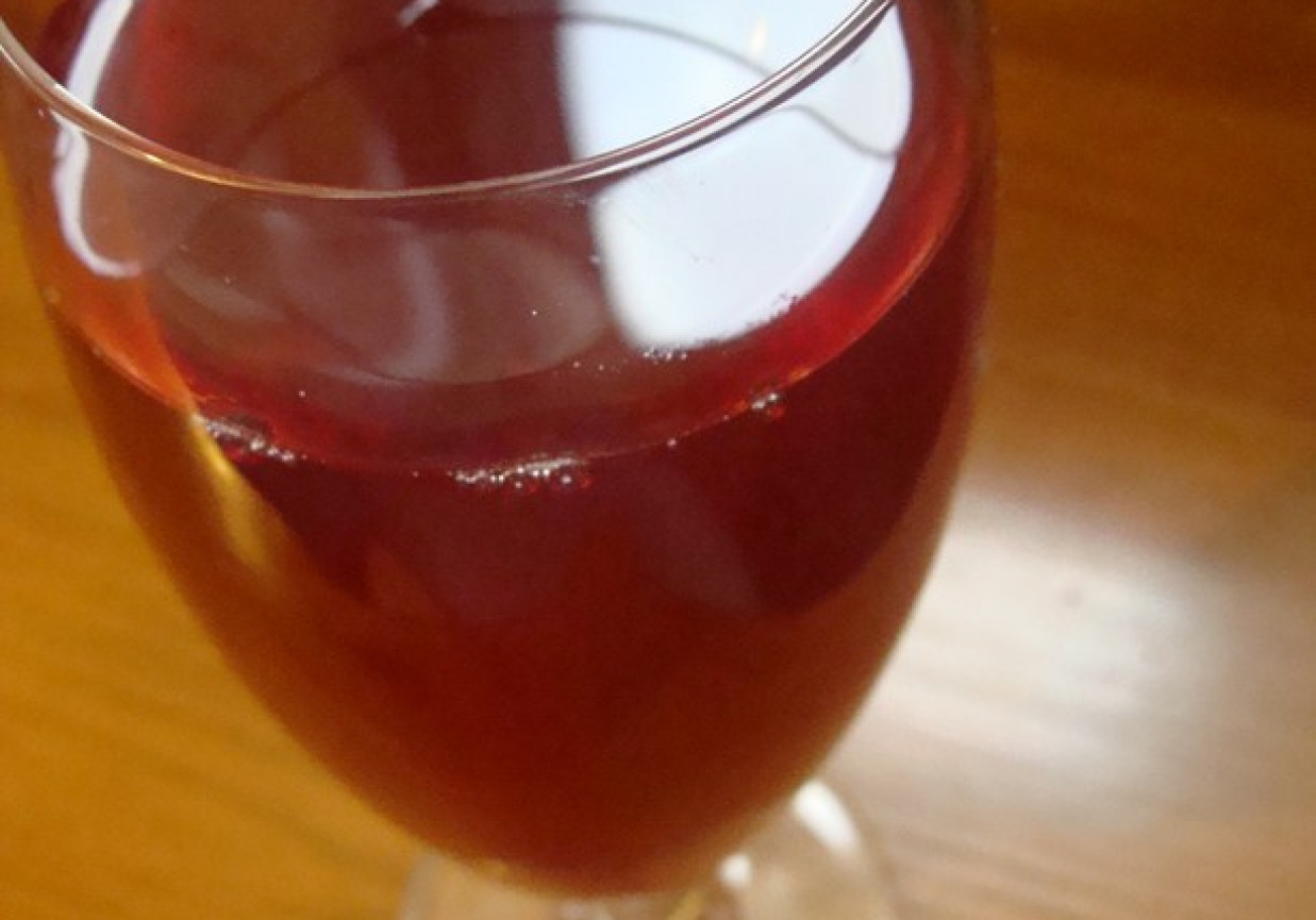 Wino z poziomek foto