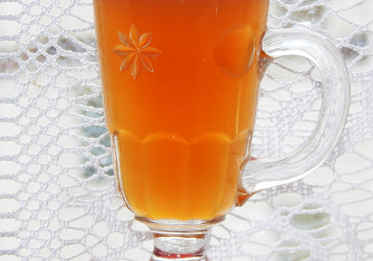 Wino z rodzynek i czarnej herbaty z cytrusami - DoradcaSmaku.pl