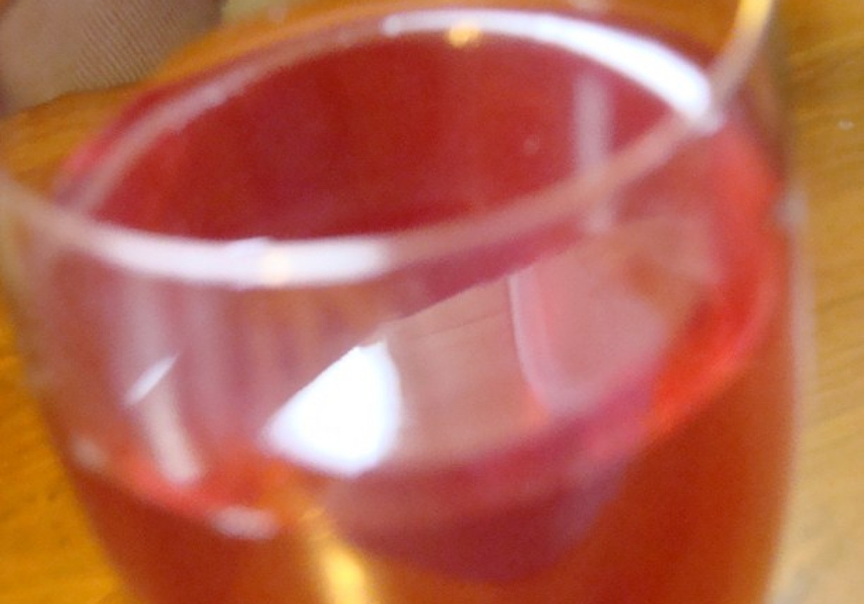 Wino z truskawkami foto