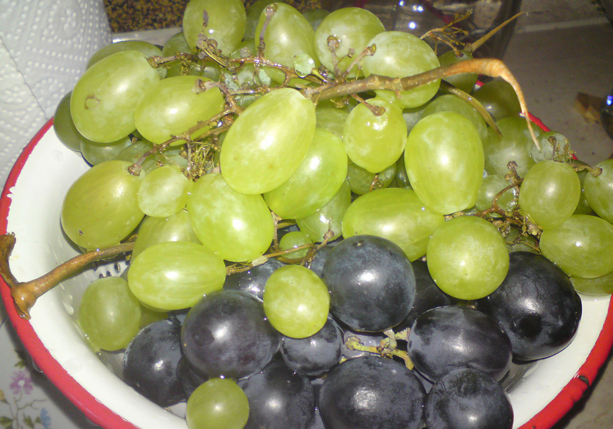 Winogrona w aromatycznym sosie foto