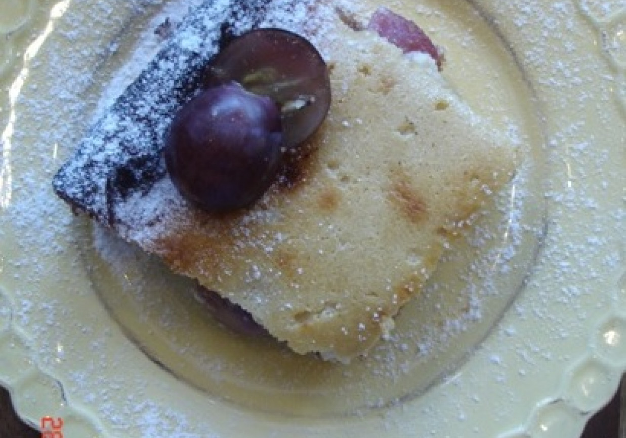 Winogronowy sernik z masłem orzechowym foto