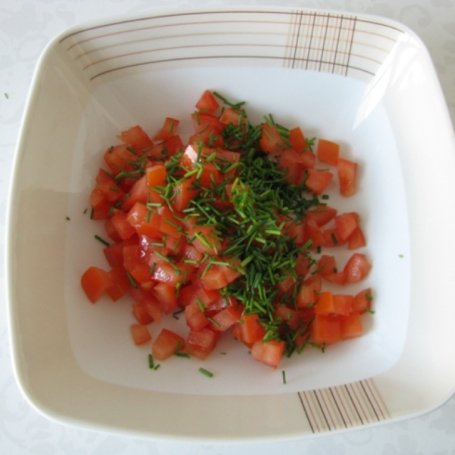 Krok 2 - Wiosenna sałatka makaronowa z sosem miodowo-musztardowym foto