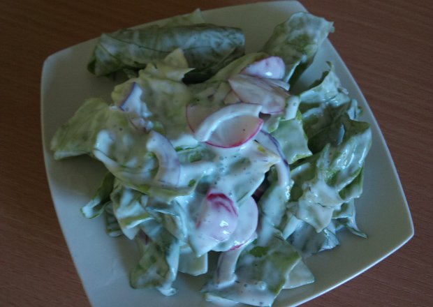 Fotografia przedstawiająca Wiosenna sałatka obiadowa