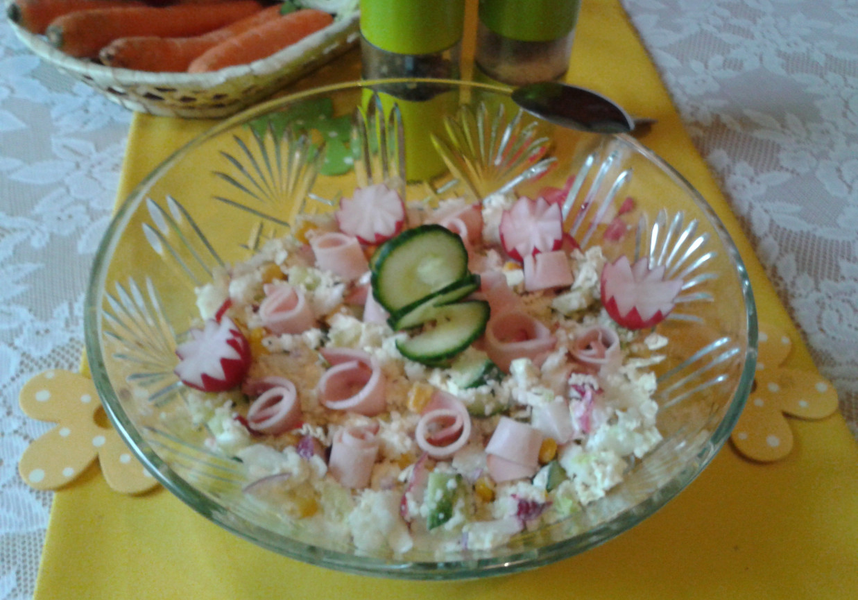 Wiosenna sałatka z kuskusem i polędwicą foto