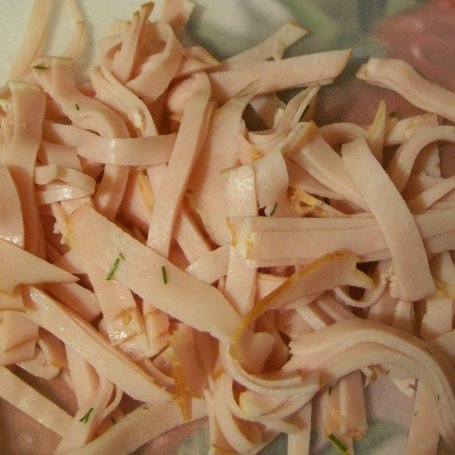 Krok 5 - Wiosenna sałatka makaronowa z paluszkami krabowymi foto