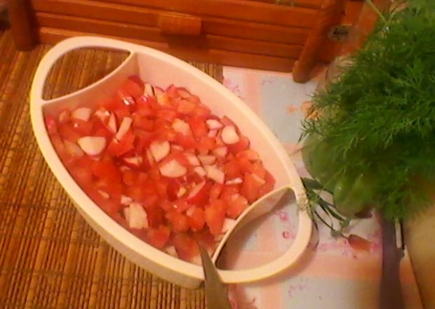 Fotografia przedstawiająca Wiosenna sałatka z rzodkiewką