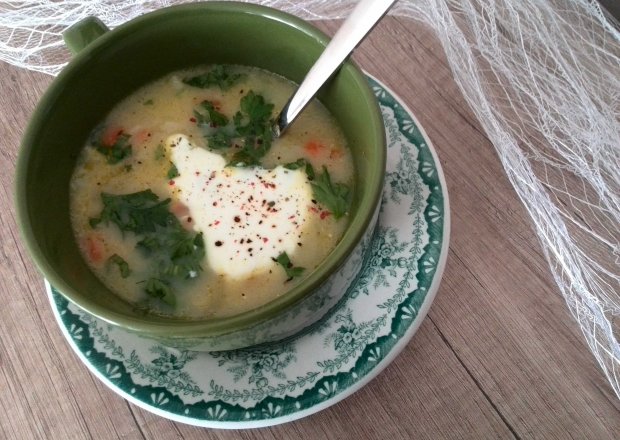 Fotografia przedstawiająca Wiosenna zupa warzywna