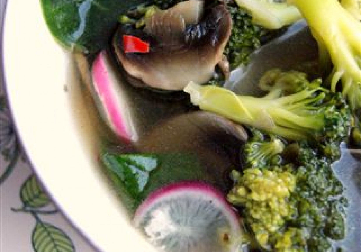 Wiosenna zupa z brokuła i szpinaku foto