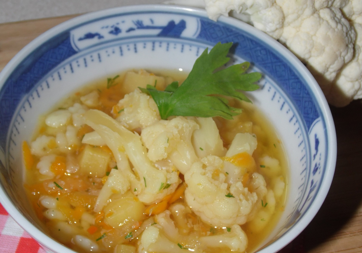 wiosenna zupa z kalafiorem foto