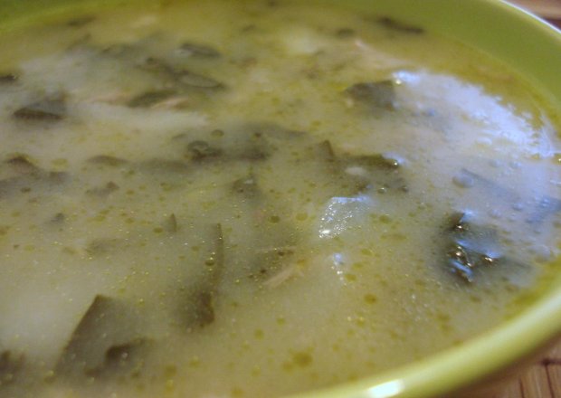 Fotografia przedstawiająca Wiosenna zupa z kalarepką
