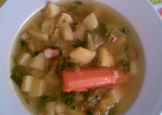 Fotografia przedstawiająca Wiosenna zupa z kapustą