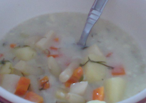 Fotografia przedstawiająca Wiosenna zupa z koperkiem