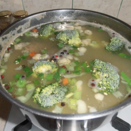 Krok 2 - Wiosenna zupa z prażonymi pokrzywami foto