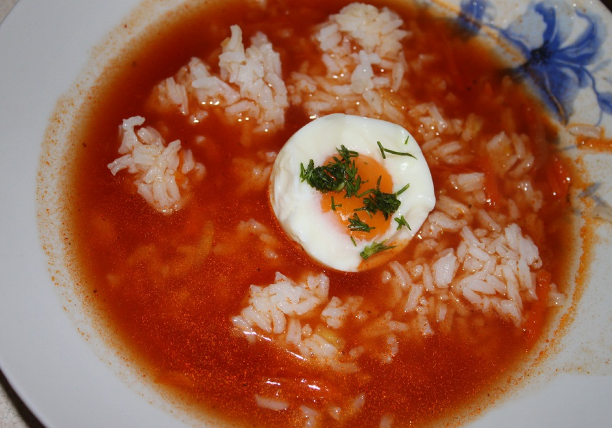 Wiosenna zupka pomidorowa z jajkiem foto
