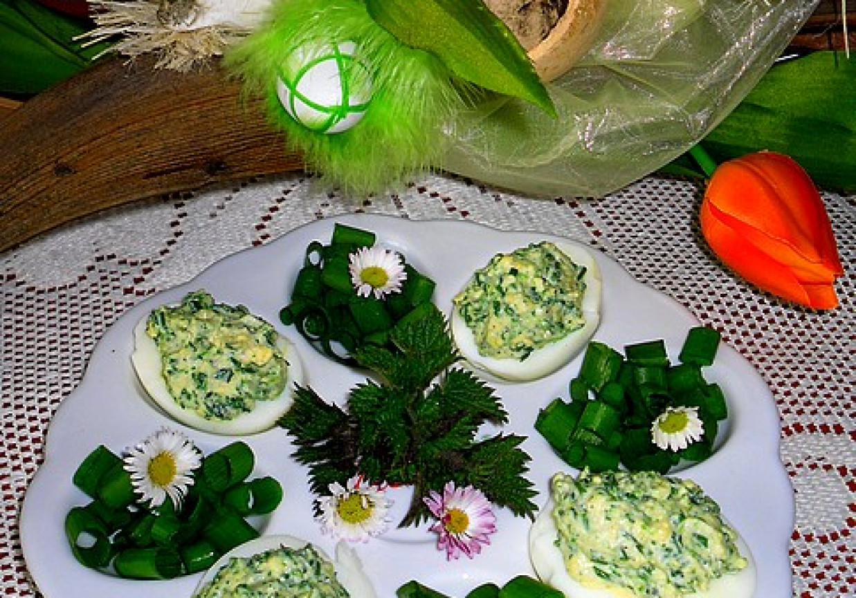 Wiosenne jaja z pokrzywowym farszem foto