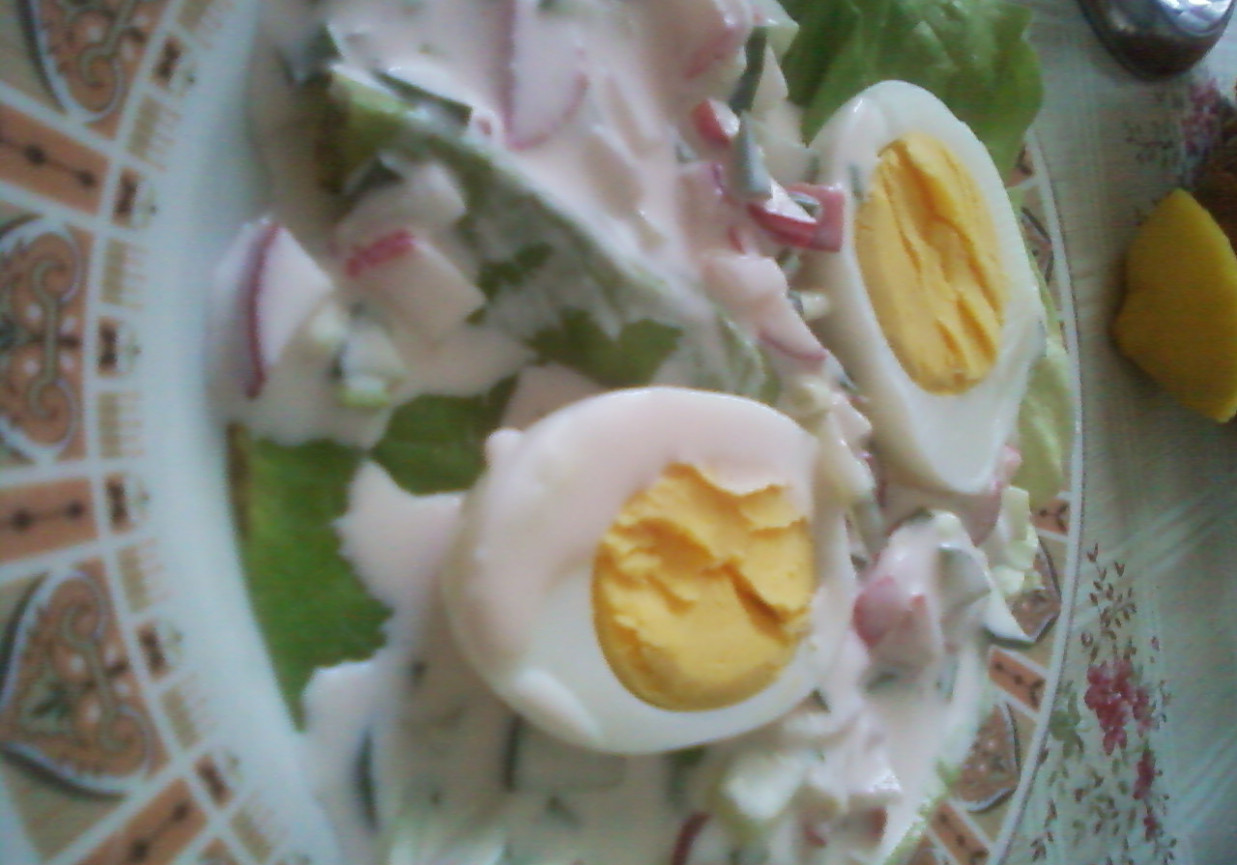 Wiosenne jajka w sosie. foto