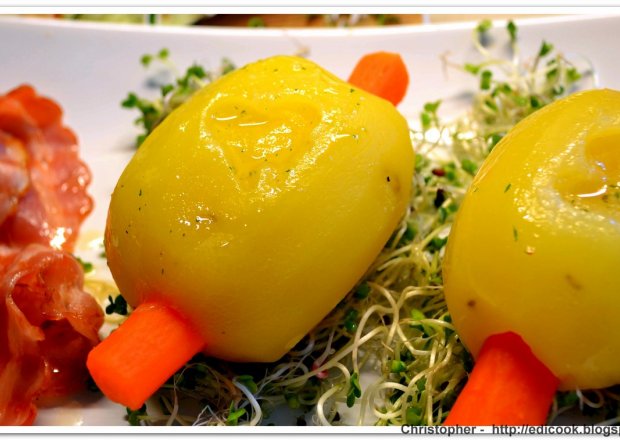 Fotografia przedstawiająca Wiosenne ziemniaki z boczkiem.