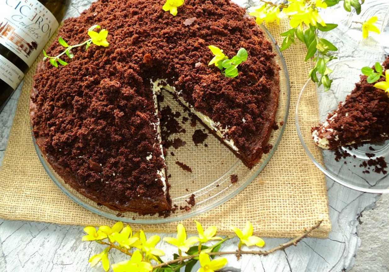 wiosenny kopiec kreta z masą śmietanową i mascarpone  foto