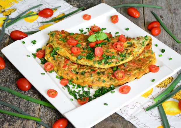 Fotografia przedstawiająca Wiosenny omlet z warzywami