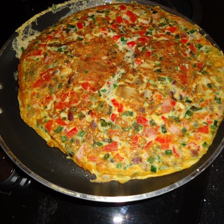 Krok 3 - Wiosenny omlet z warzywami foto