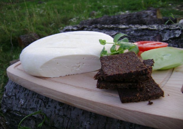 Fotografia przedstawiająca Własnoręcznie robiony ser