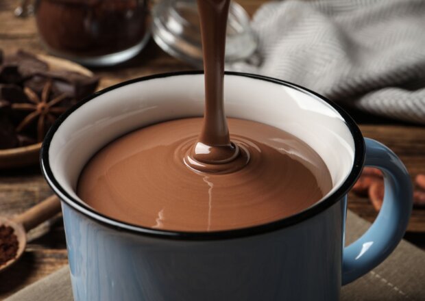 Fotografia przedstawiająca Włoska gorąca czekolada (cioccolata calda)