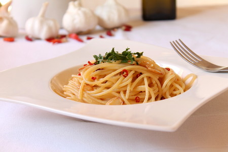Włoska klasyka smaku - spaghetti aglio,olio e peperoncino