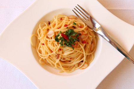Włoska klasyka smaku - spaghetti aglio,olio e peperoncino