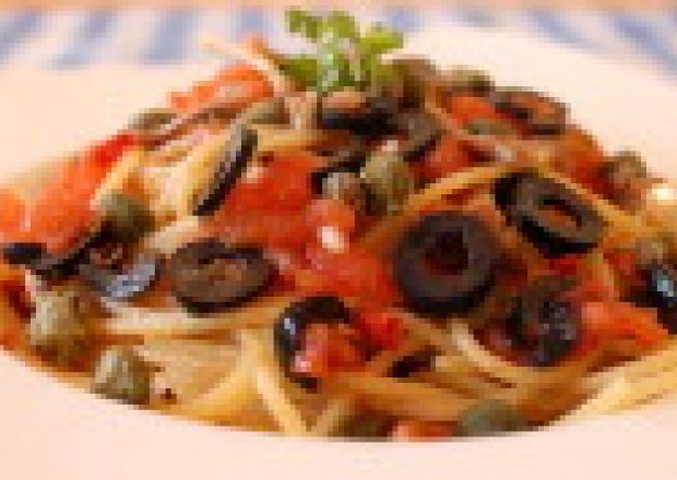 Włoska klasyka smaku - spaghetti alla puttanesca foto