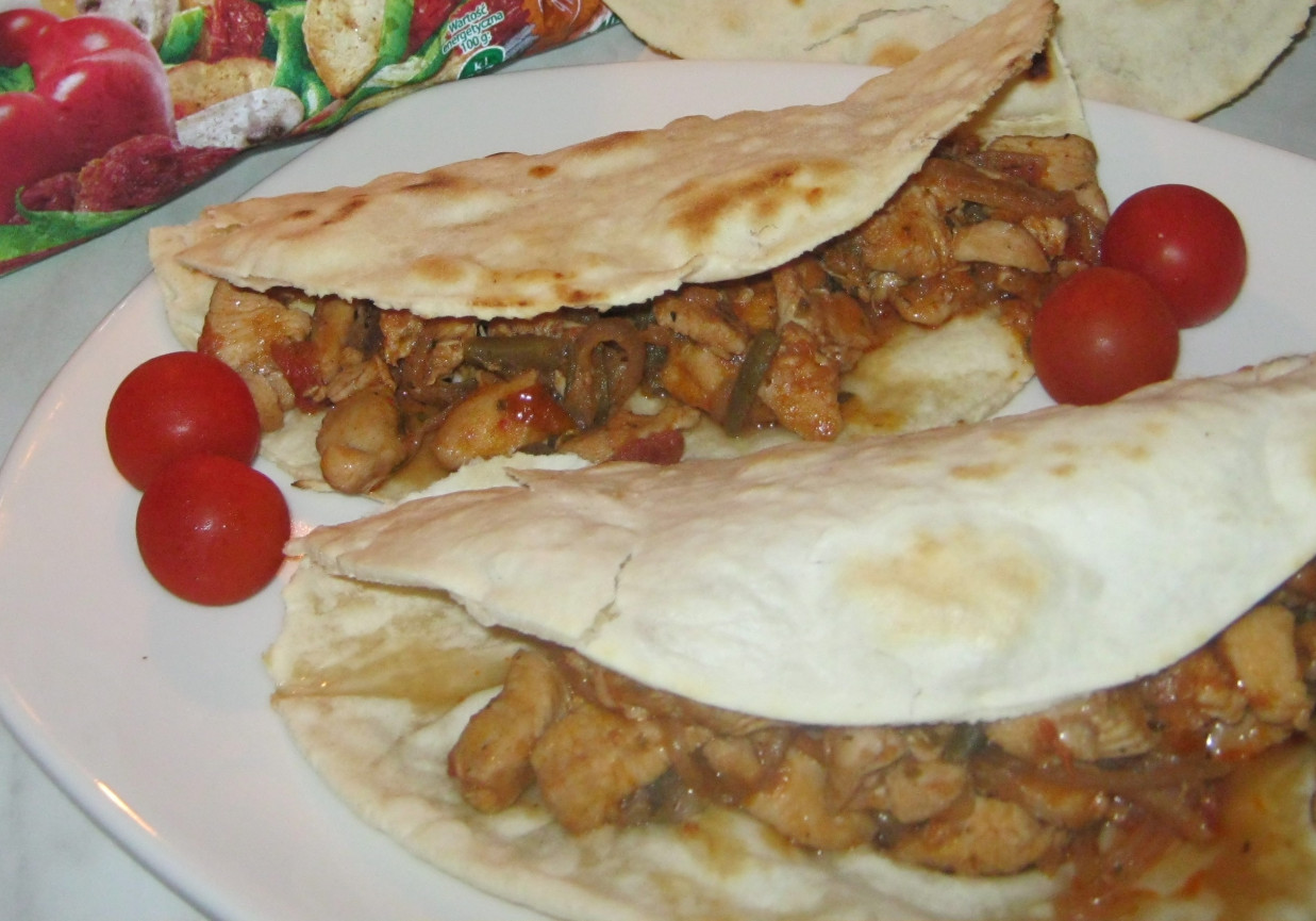 Włoska piada z kurczakiem na ciepło DoradcaSmaku.pl